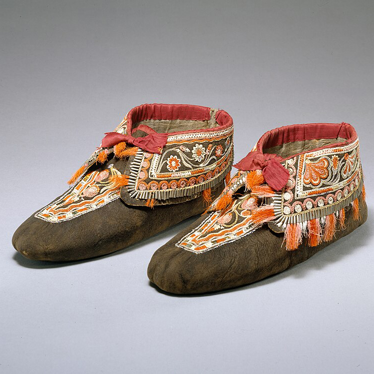 Pair_of_Moccasins_MET_DT255980